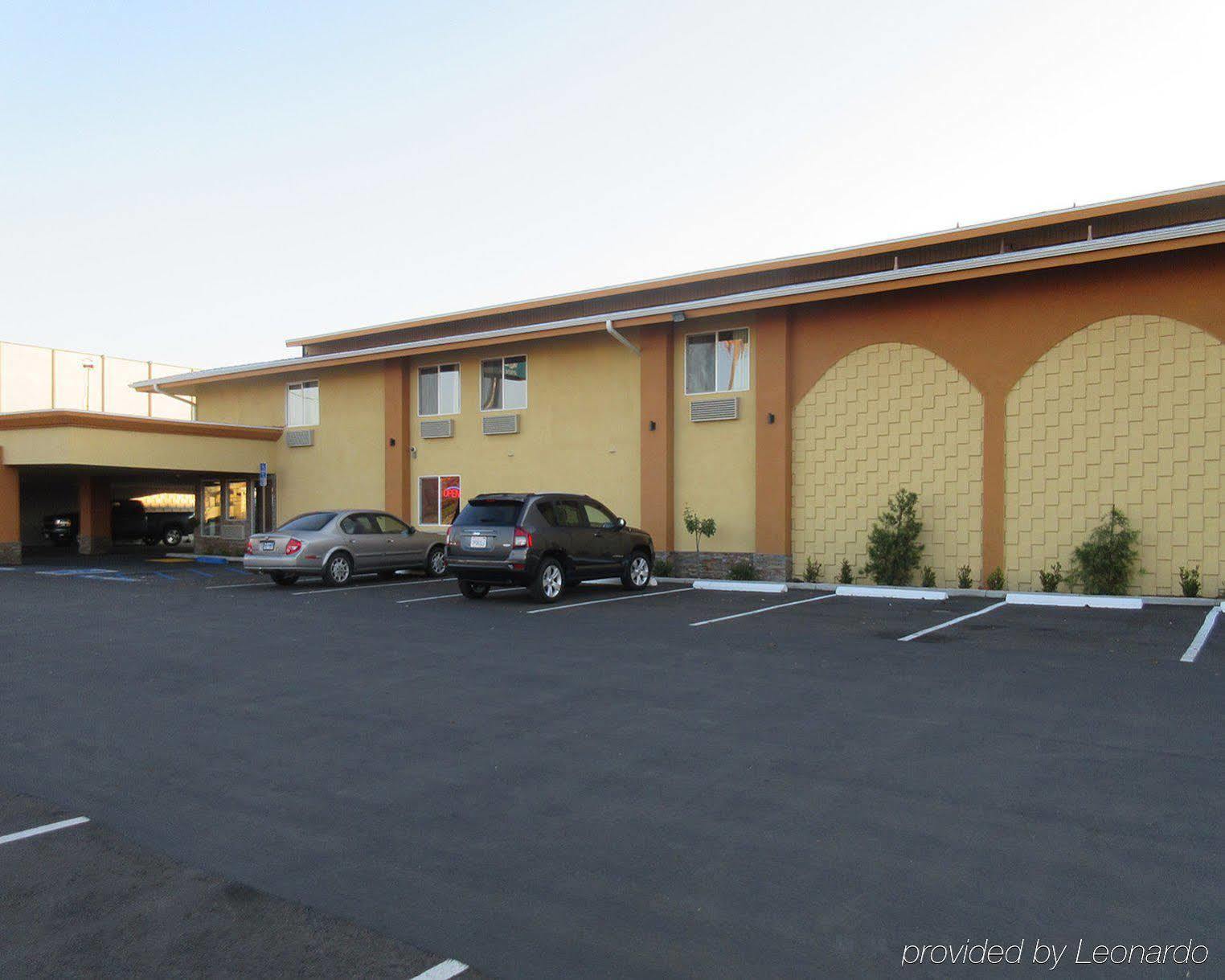 Quality Inn & Suites Near Downtown Bakersfield Exterior photo